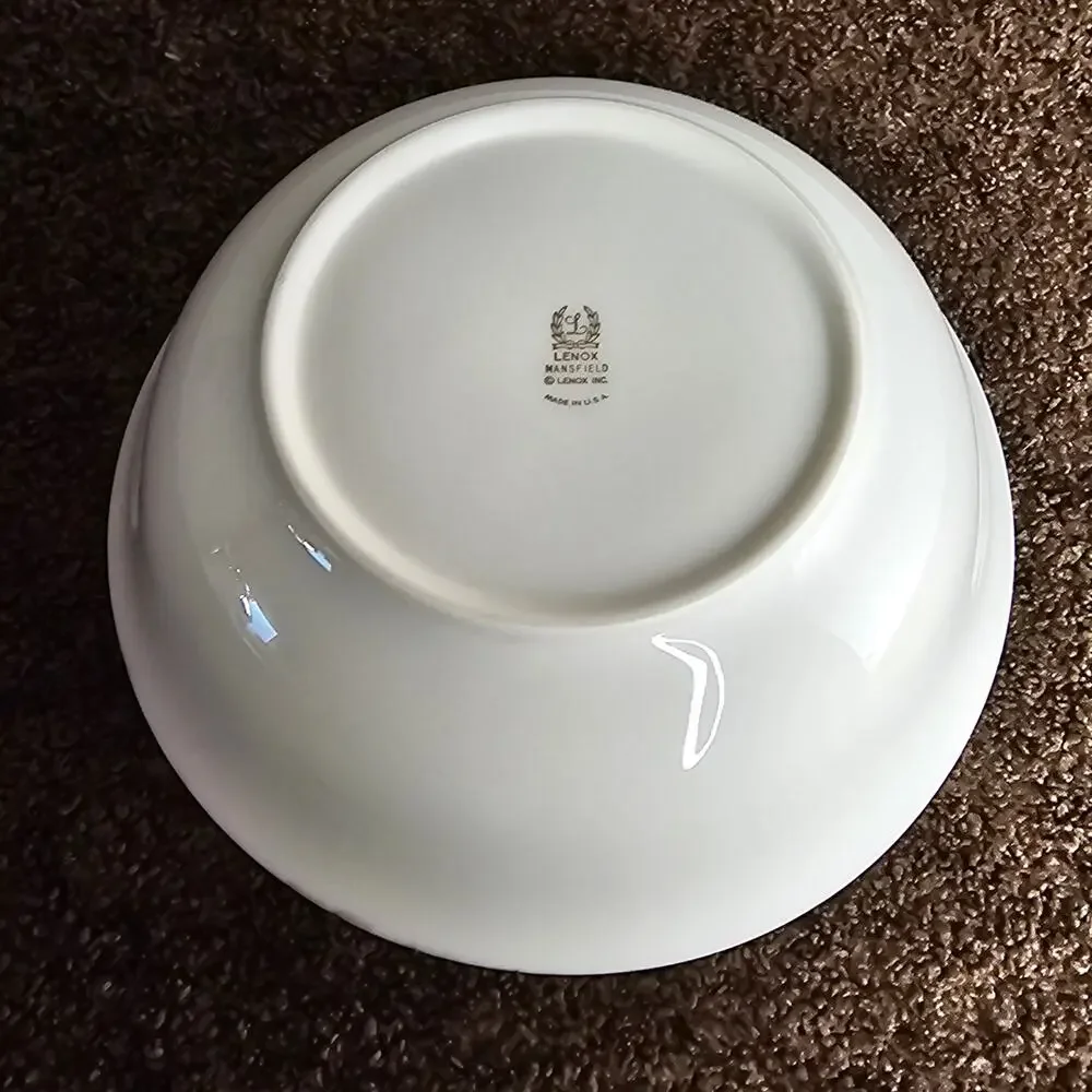 Lenox  Mansfield Round 24K Gold Rimmed Serving Bowl - 9 1/2